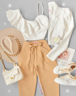 En nuestra tienda electrónica encontrarás las últimas tendencias en ropa para mujeres entre 18 y 45 años. Tenemos una gran variedad de prendas, desde vestidos, faldas y pantalones, hasta camisetas, chaquetas y accesorios. Todo lo que necesitas para crear tu propio estilo y sentirte bien.