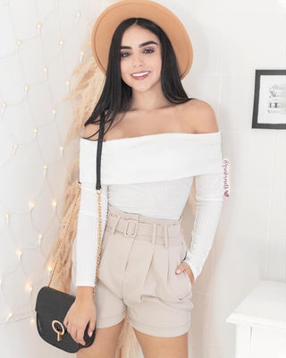 BLUSA CUELLO BANDEJA EN RIB CON BRILLITOS