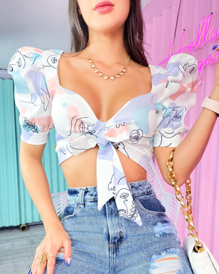 BLUSA ESTAMPADA MANGA TRES CUARTOS ESCOTE CORAZON