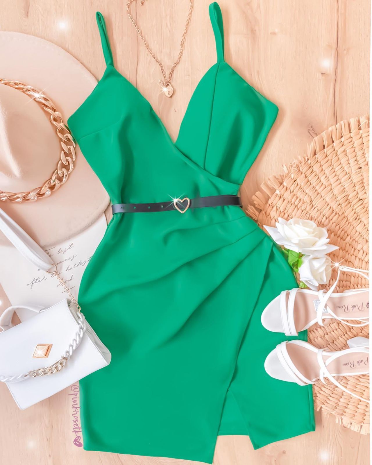 Vestido verde corto drapeado