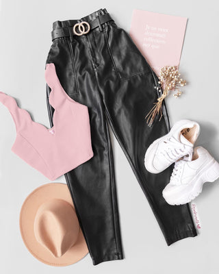 Pantalón cuerina con cinturón