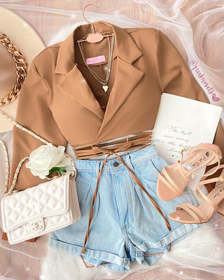 BLUSA DE SOLAPAS Y CORDON