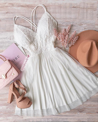 VESTIDO CORTO DE ENCAJE Y TUL