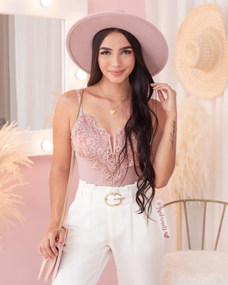 Body de encaje y transparencia
