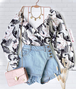 FALDA SHORT DE JEAN CUATRO BOTONES