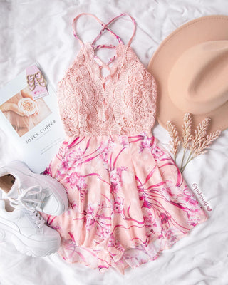 Romper de flores y encaje