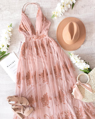 VESTIDO LARGO CON APLIQUES DE FLORES