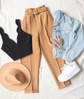 Pantalón de hebilla camel