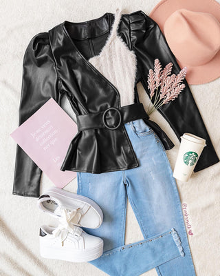 Chaqueta de cuerina con hebilla