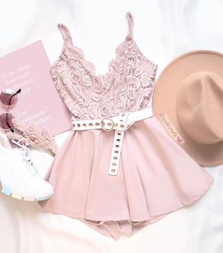 Romper de encaje rosado