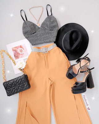 Crop top de copas brillitos y tiras.