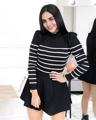Saco negro con lineas blancas